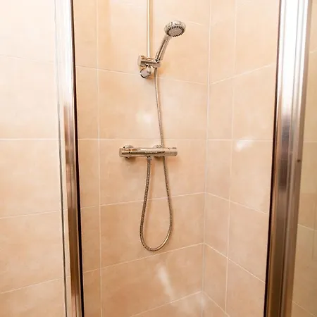 City Center 招待所 *